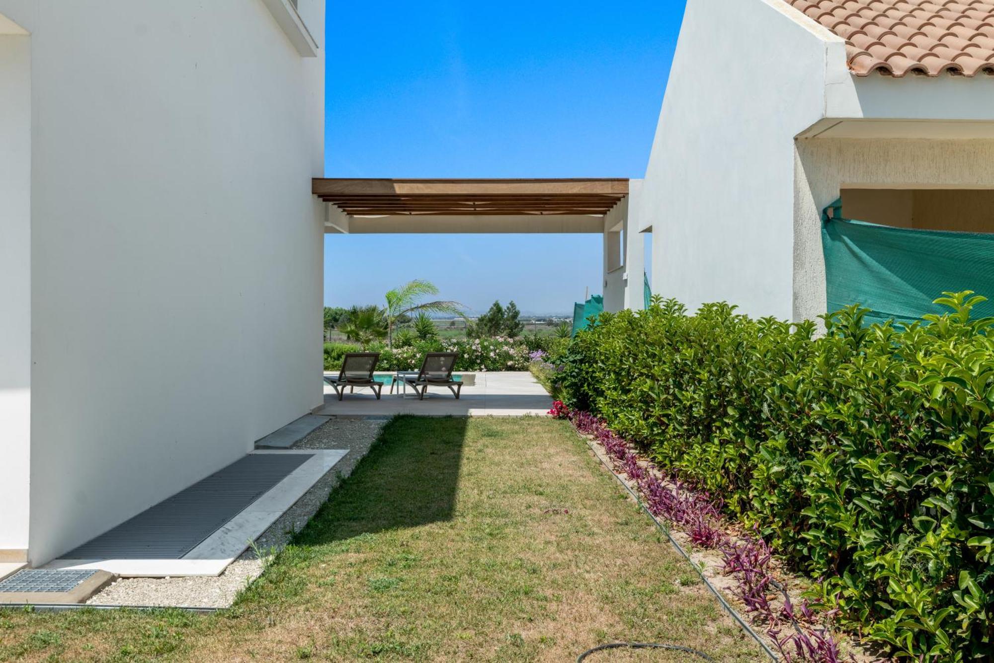Serenity Waves Villa 17 Larnaca Bagian luar foto