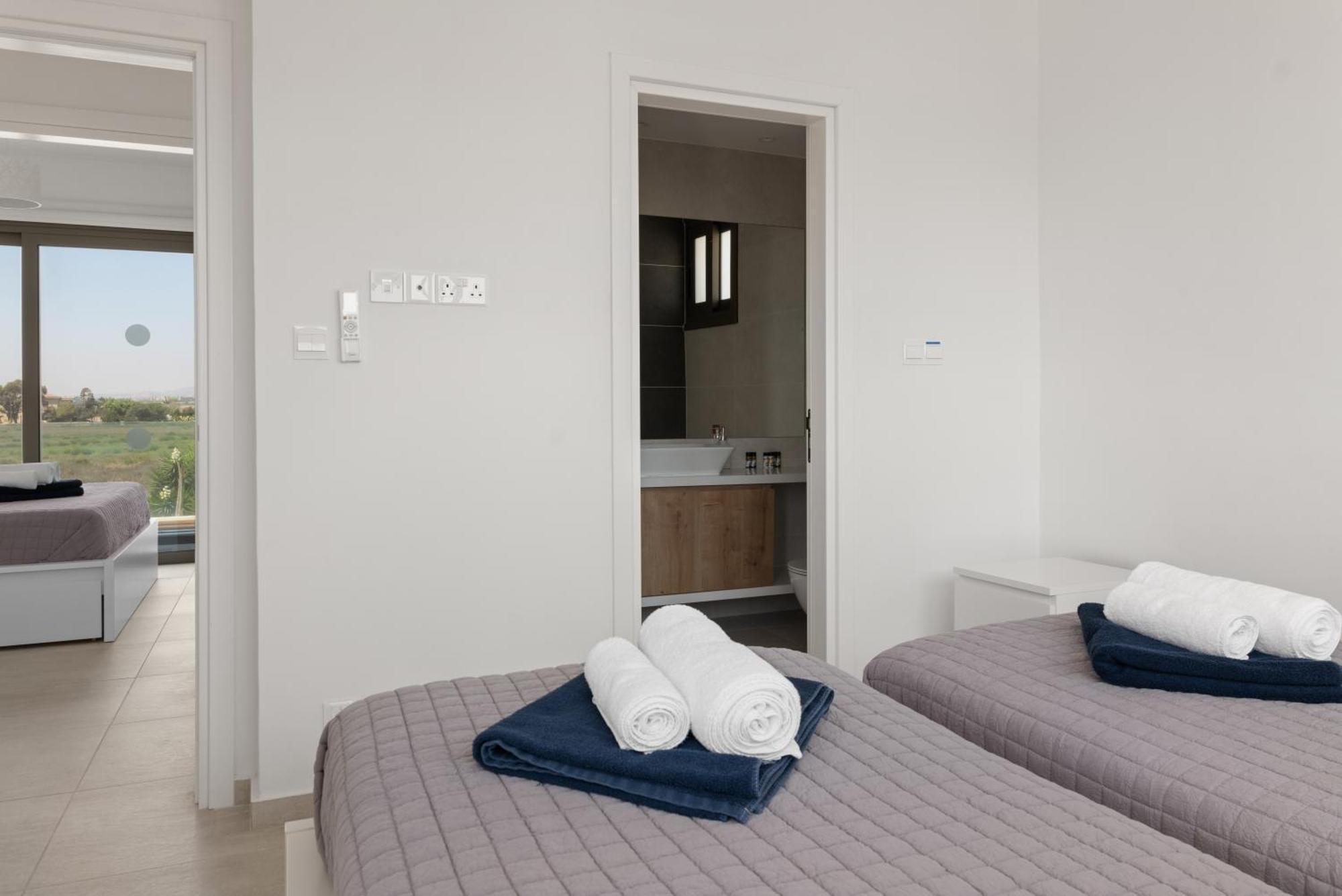 Serenity Waves Villa 17 Larnaca Bagian luar foto
